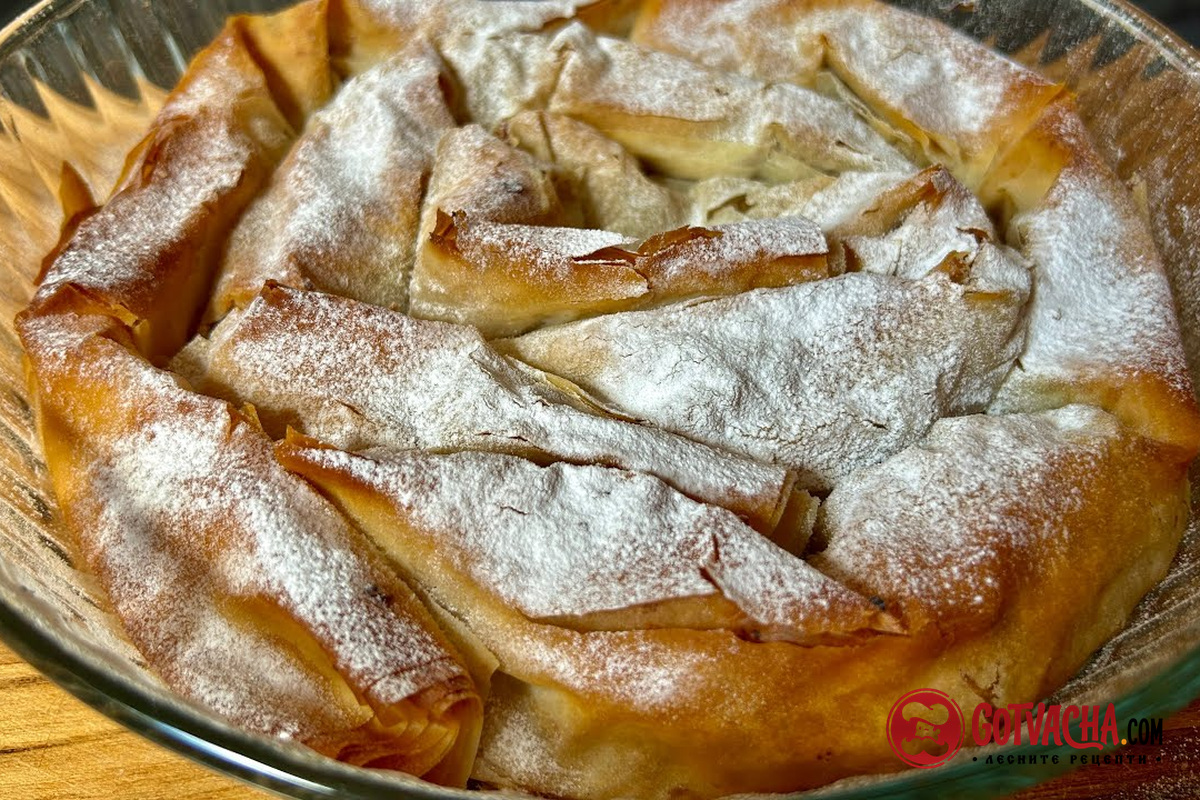 Баница с локум и ябълки