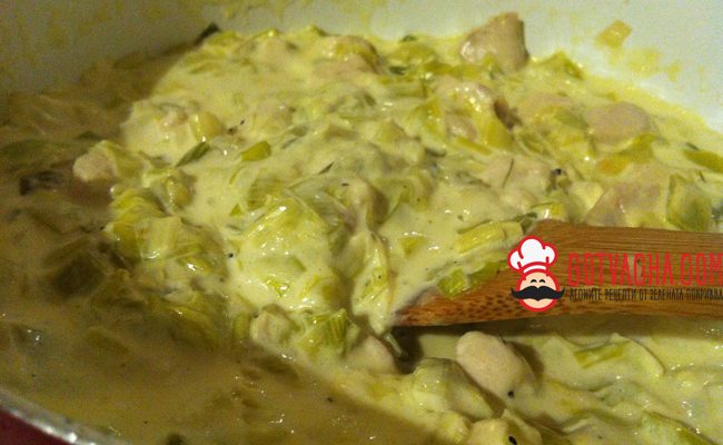 Пиле с праз и сметана