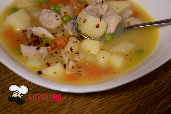 картофена супа с пилешко месо от бут и зеленчуци