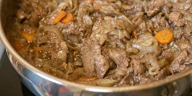 Пилешки дробчета с лук и моркови на тиган
